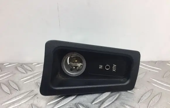 BMW 1 E81 E87 AUX in-socket connector 6930561 61316930561