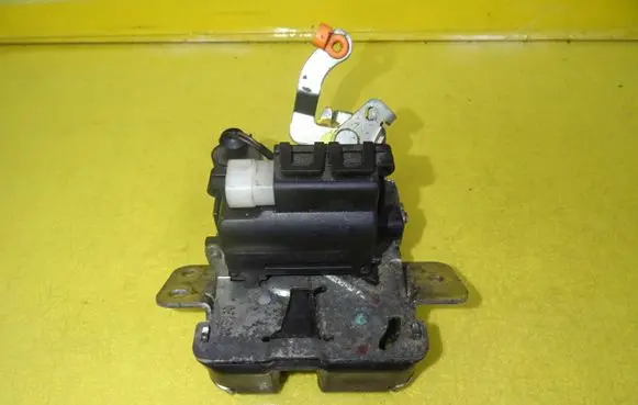 Mitsubishi Colt Tailgate/trunk/boot lock/catch/latch