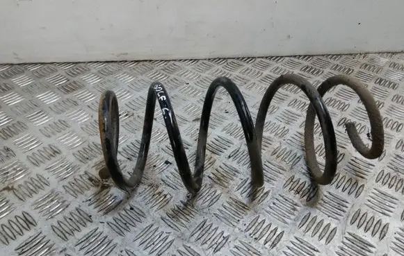 Volkswagen Golf VI Front coil spring