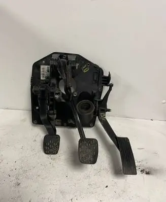 Mercedes-Benz A W168 Pedal assembly A1682904301 1537511