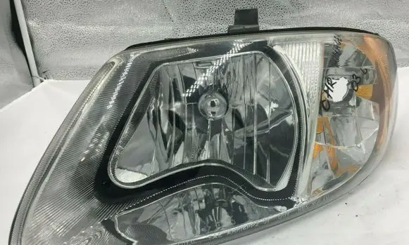 Chrysler Town & Country IV Headlight/headlamp 3341103