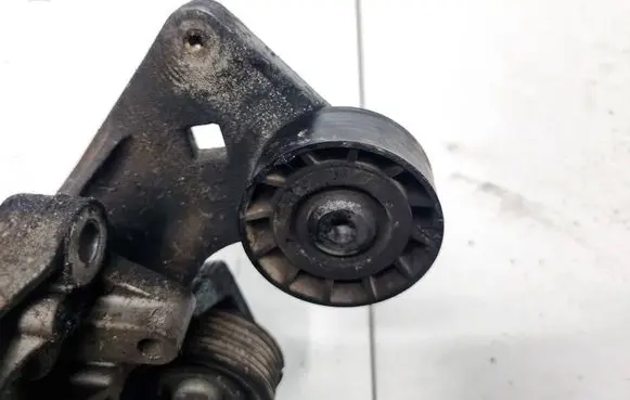 Ford Mondeo Mk III Generator/alternator belt tensioner