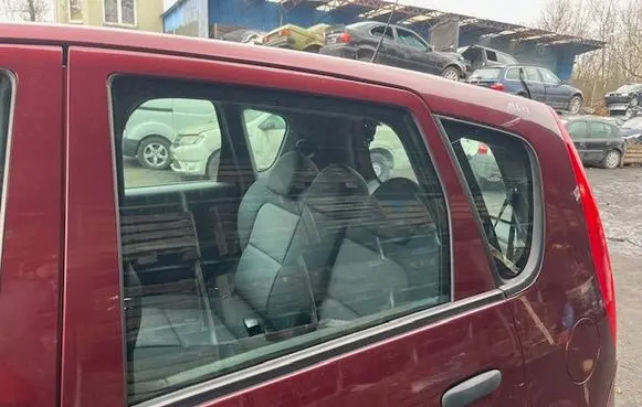 Mitsubishi Colt Rear door window glass 