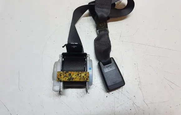 Lexus IS 220D-250-350 Middle seatbelt (rear) 0435027 E40435027