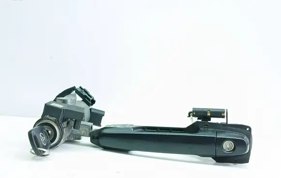 Toyota Avensis T250 Lock set 8978305010
