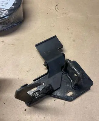 Volkswagen Polo IV 9N3 Engine bonnet/hood lock/latch loop/hook 6Q0823480D