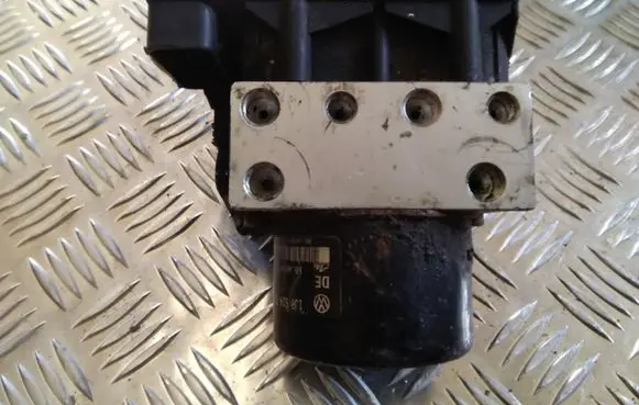 Volkswagen Golf IV ABS Pump 1J0907379G 1J0614117C 10094903403