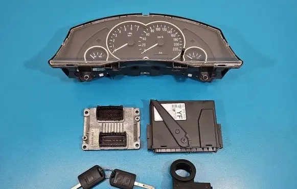Opel Meriva A Engine control unit/module ECU 0261208255 IMPRK1547592