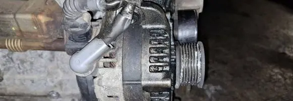 Toyota Auris 150 Generator/alternator 270600r011 1042105140