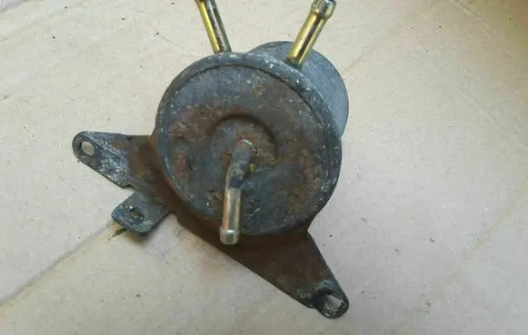 Volkswagen Scirocco Fuel pressure regulator 026127177B 049127177C