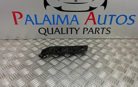 Front bumper mounting bracket