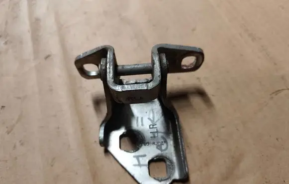 Chrysler Sebring (ST-22 - JR) Rear door lower hinge 