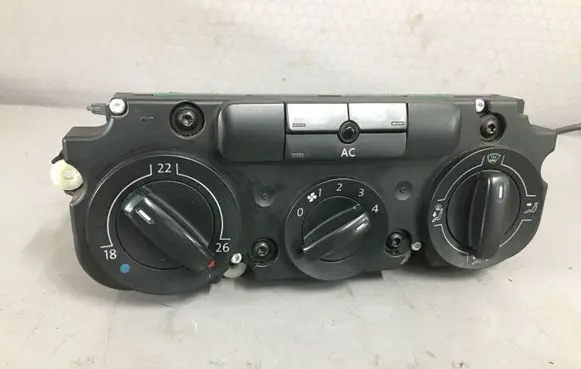 Volkswagen PASSAT B6 Climate control unit 3C2820045A