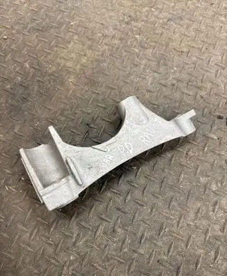 Toyota RAV 4 (XA50) Engine mounting bracket