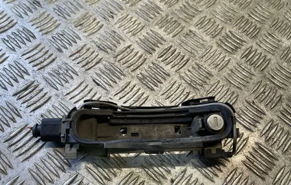 Audi A4 S4 B5 8D Front door exterior handle/bracket 8L4837064