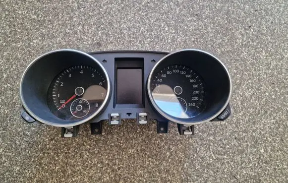 Volkswagen Golf VI Speedometer (instrument cluster) 5K0920860F