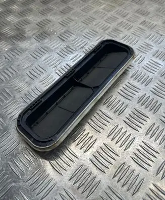 Quarter panel pressure vent