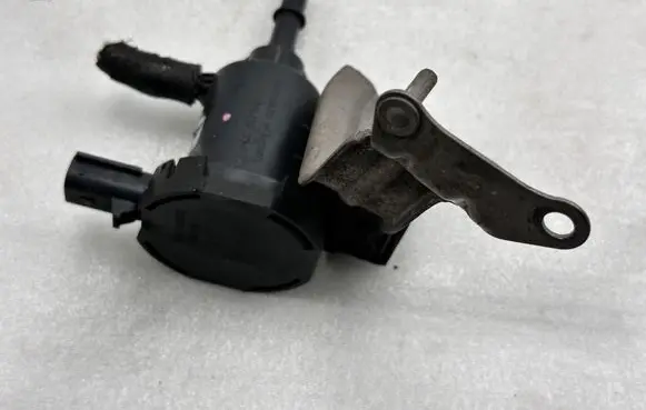 Mercedes-Benz S W222 Vacuum valve A2224700193