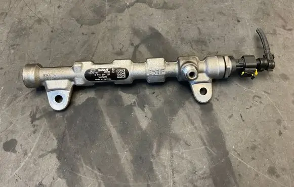 Opel Insignia A Fuel main line pipe 0445214221 55576177 A20DT