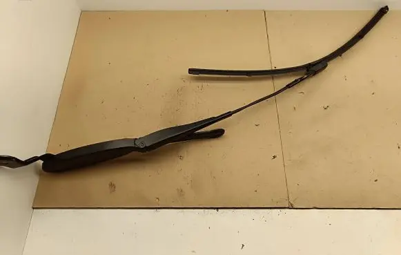 Mercedes-Benz C W205 Windshield/front glass wiper blade A2058240219 A2058204601 W000051792