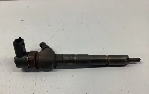 Opel Insignia A Fuel injector 0445110327