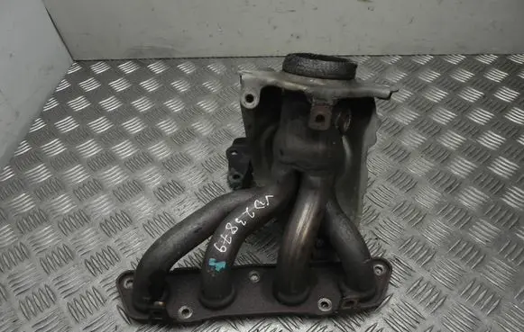 Toyota Corolla E160 E170 Exhaust manifold 002