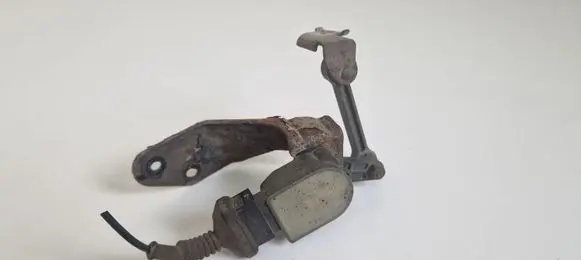 Headlight/headlamp level sensor