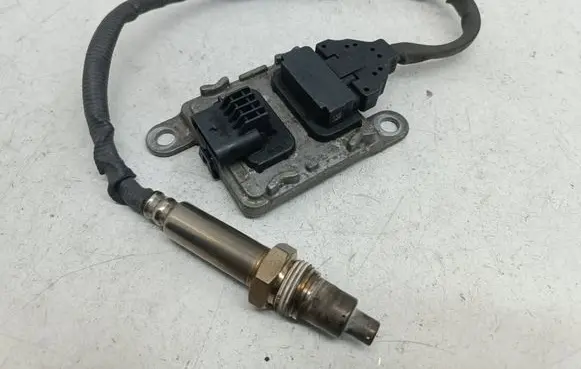 Mercedes-Benz E W213 Lambda probe sensor A0009057108 0009057108