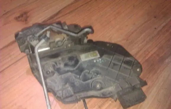 Mazda 3 I Front door lock