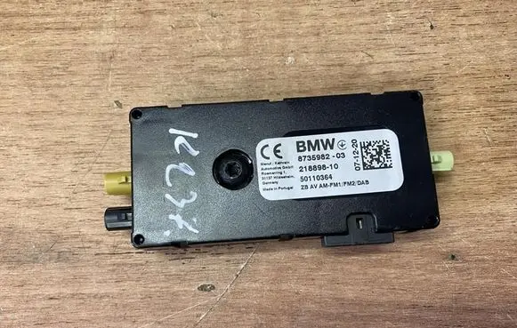 BMW 5 G30 G31 G38 Aerial antenna amplifier 8735982