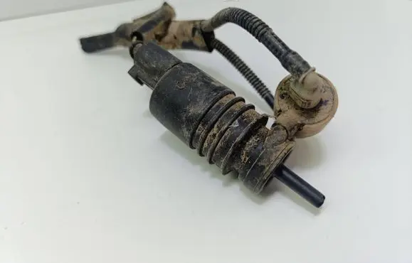 Volkswagen Polo IV 9N3 Windscreen/windshield washer pump 1J6955651