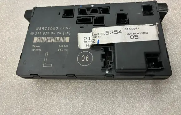 Mercedes-Benz E W211 Door control unit/module 2118200526 356803 A2118200526