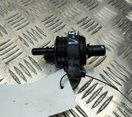 Engine mount vacuum valve