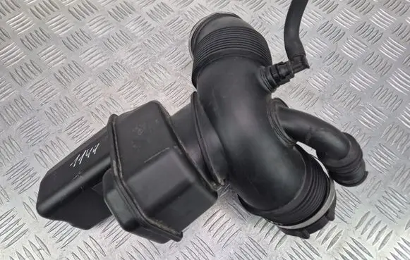 BMW 5 E60 E61 Air intake duct part 7521034 8570327