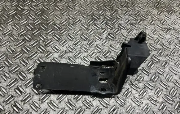 BMW X1 E84 Radiator mount bracket 51647117