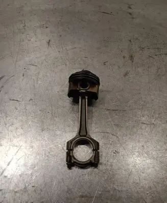 Ford Focus Piston with connecting rod 