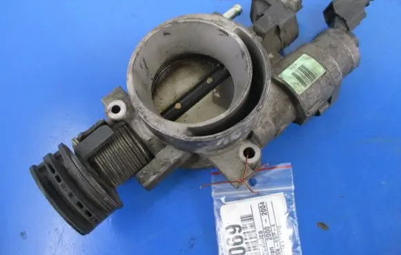 Chevrolet Caravan Throttle body valve 04861254AE