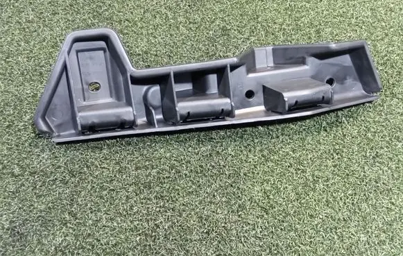 Fender mounting bracket