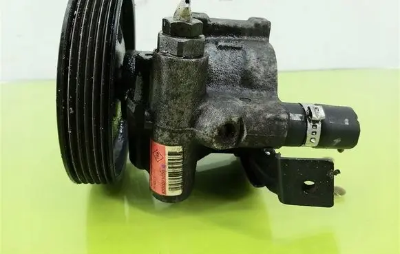 Volvo S40, V40 Power steering pump 26083376