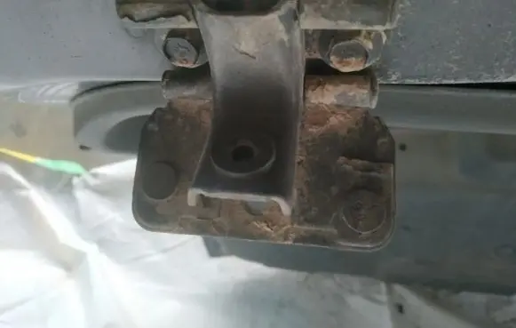 Jeep Grand Cherokee (WK) Tailgate/trunk/boot hinge