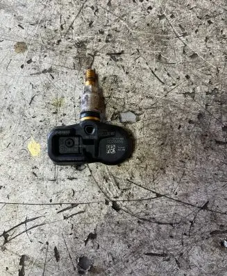 Toyota RAV 4 (XA40) Tire pressure sensor 10R035437