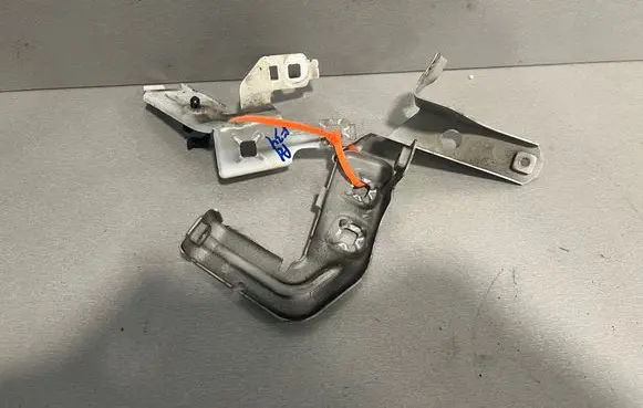 BMW 3 GT F34 Fender mounting bracket 7293726 23310110 7293728
