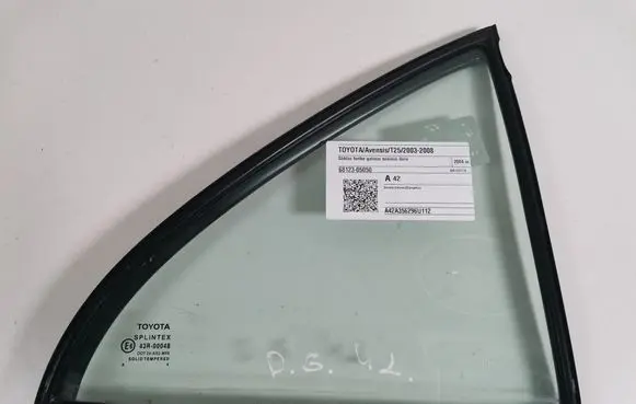 Toyota Avensis T250 Rear vent window glass 68123-05050