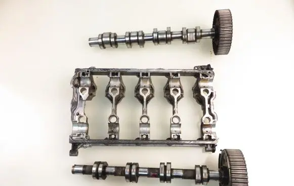 Volkswagen Touran I Camshaft 03G103308C