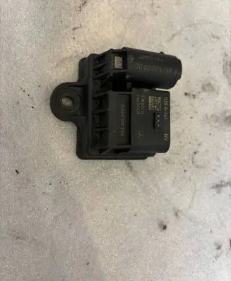 Mercedes-Benz E W212 Glow plug pre-heat relay A6519000900 6519000900