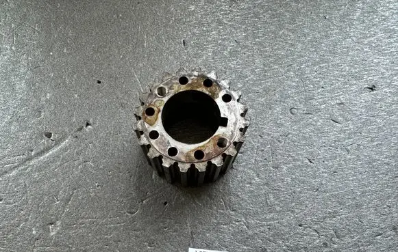 Nissan Patrol 260 Crankshaft pulley 13021V7200