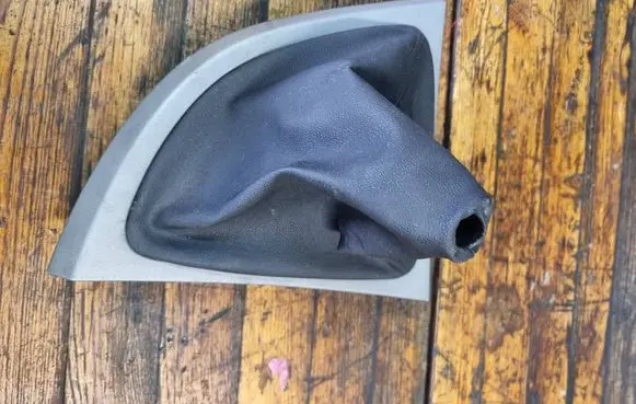 BMW 1 E82 E88 Gear shifter surround trim plastic 7129143 25117129143