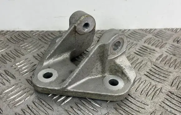 Nissan X-Trail T33 Engine mounting bracket