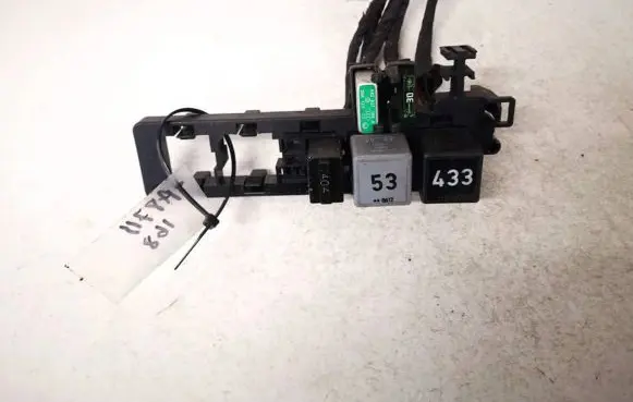 Volkswagen PASSAT B6 Fuse box set 1k1937503