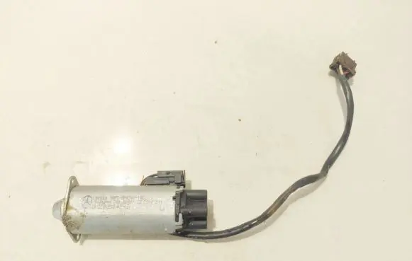 Mercedes-Benz S W220 Seat adjustment motor a2208204342 23102541